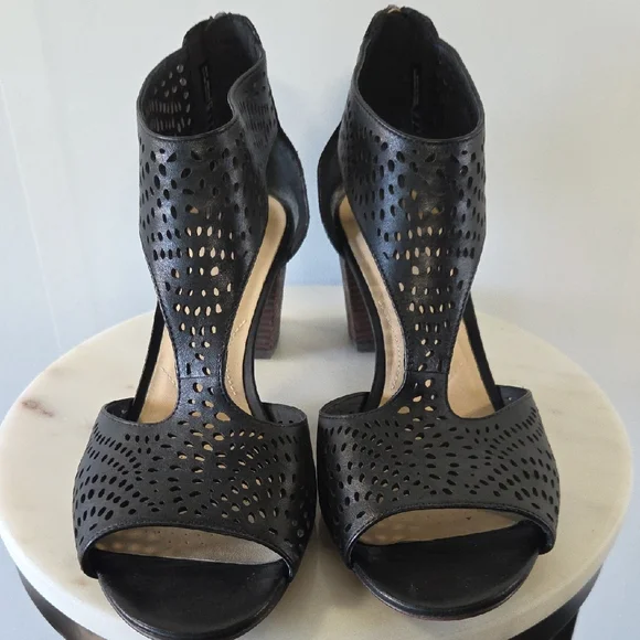 Clarks Black Perforated Leather Block Heel Sandals Size 12 - Picture 2 of 6